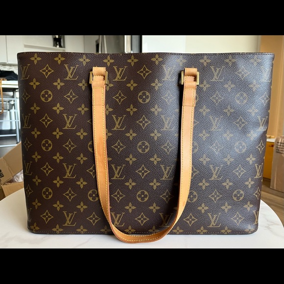 ❗️SALE❗️ Louis Vuitton Luco tote